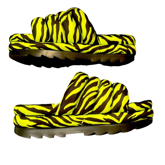 UGG Shoes - Women’s UGG Tiger Print Maxi Slipper Slide size 9